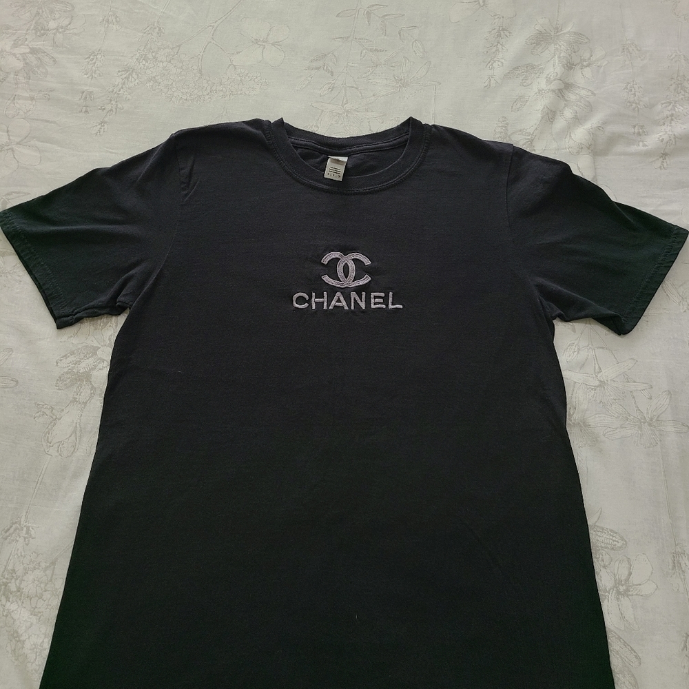 Black chanel tee